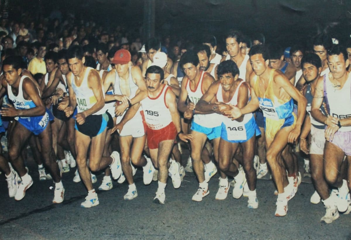 Largada nocturna de una edición de los años 90